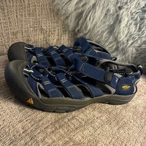 Keen waterproof sandals - navy - size 6